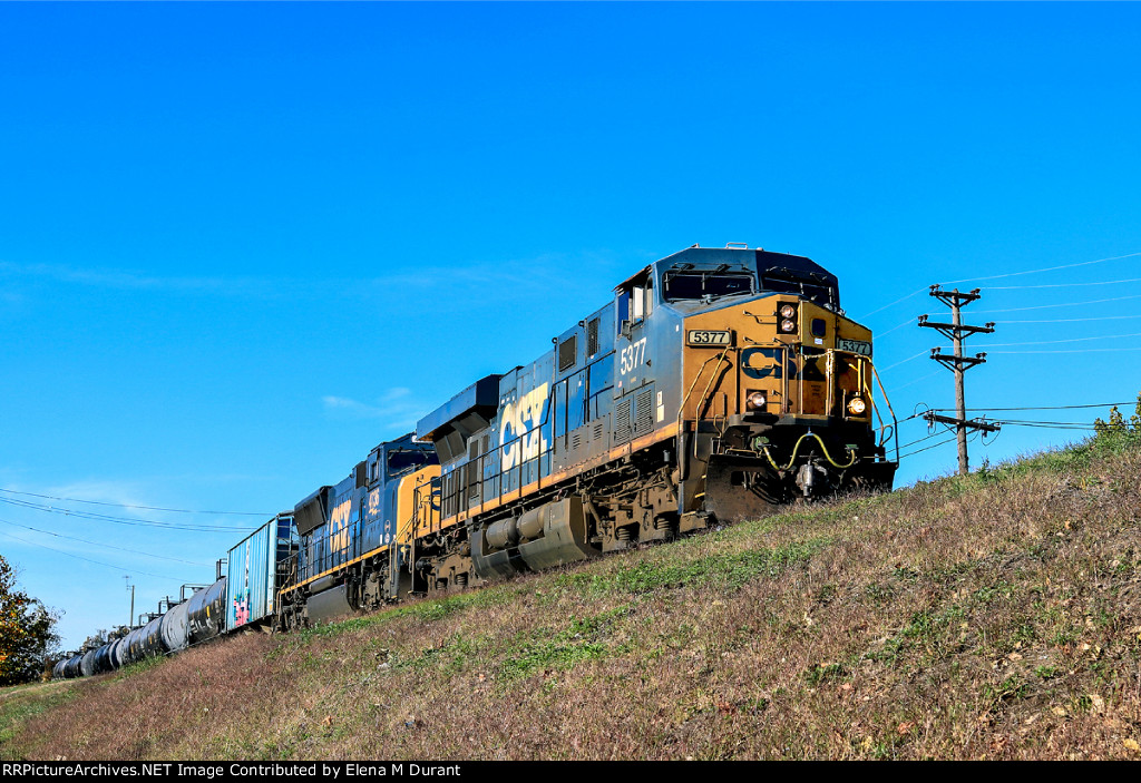 CSX 5377 on B-702